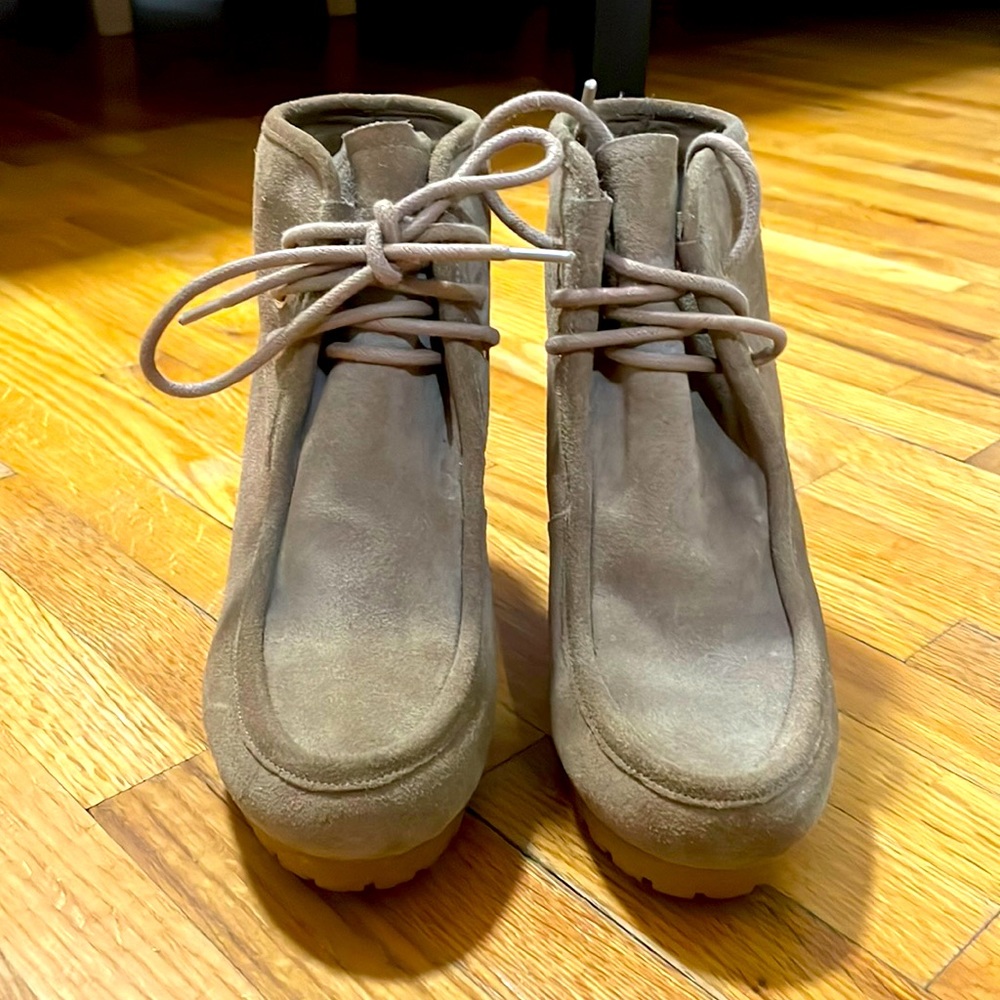 MICHEAL KORS WEDGE SUEDE BOOTIE 5.5